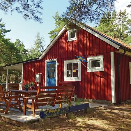 Stunning Home In Yngsjoe With Wifi Buitenkant foto